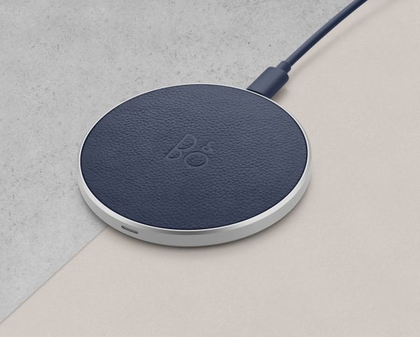 B&O BeoPlay Charging Pad Indigo Blue แท่นชาร์จ