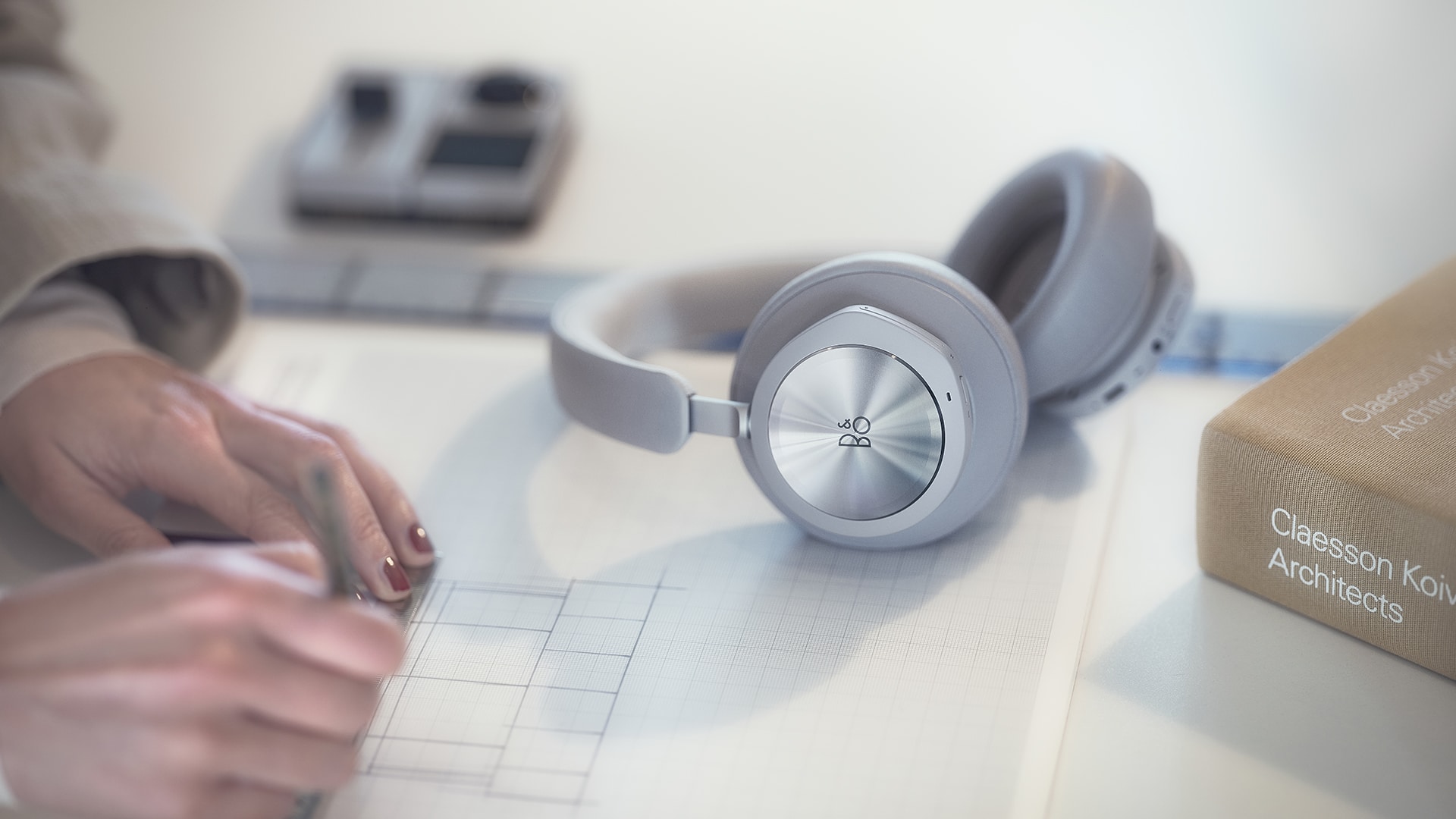 B&O Beoplay Portal Grey Mist หูฟัง