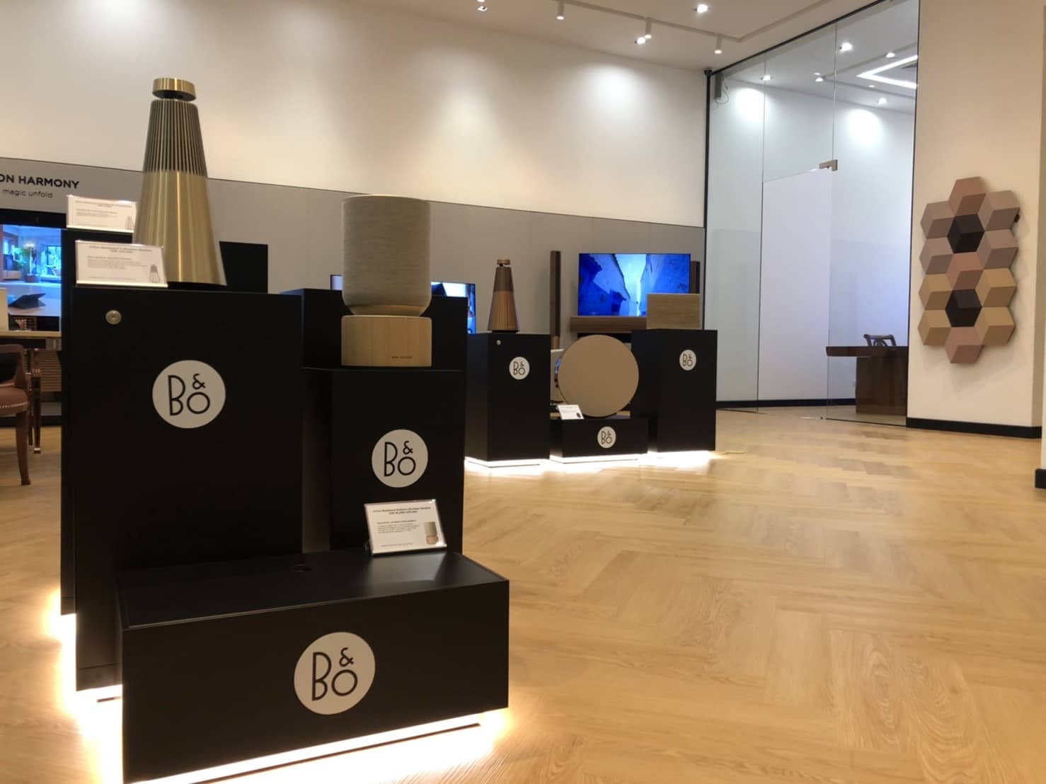 B&O Bang & Olufsen Iconsiam Flagship Store